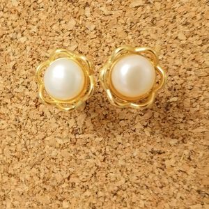 Freshwater pearl earrings.